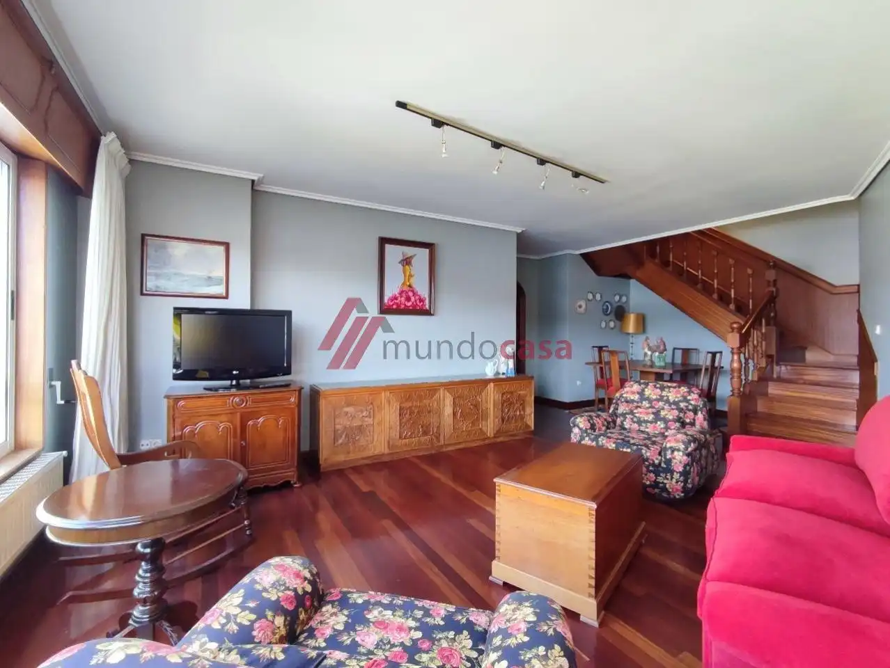 Sala d'estar de Dúplex en venda en Ferrol amb Calefacció, Parquet i Moblat