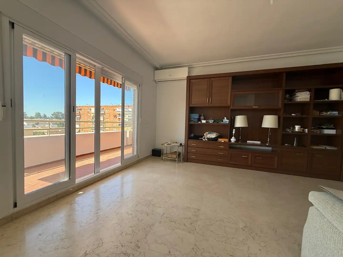 Living room of Flat for sale in Sevilla  with Furnished