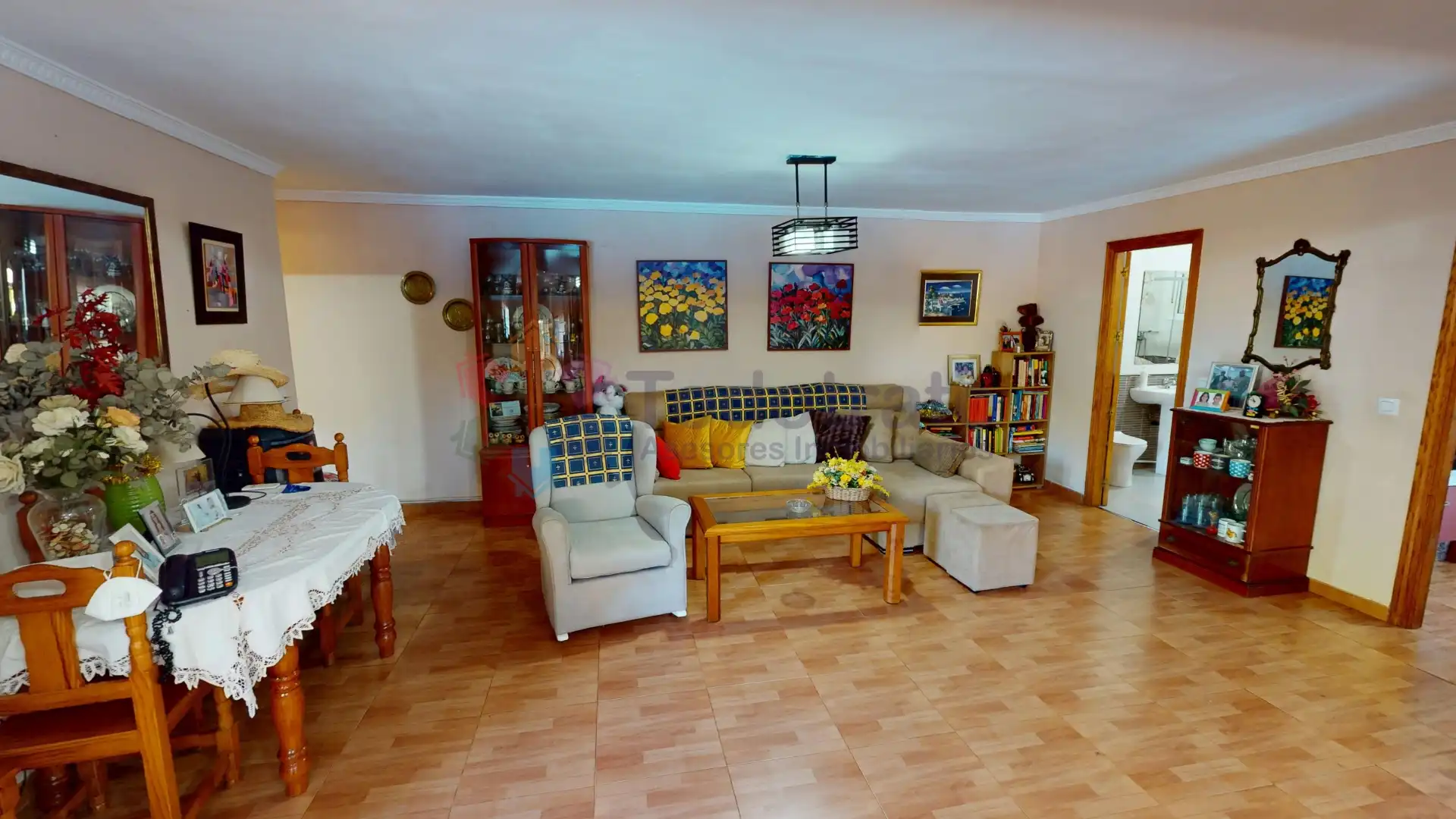 Sala d'estar de Casa o xalet en venda en Alcalá de Guadaira amb Aire condicionat, Jardí privat i Piscina