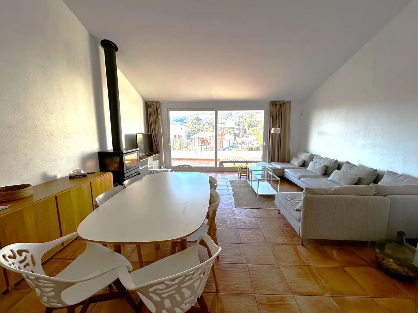 Sala d'estar de Casa o xalet en venda en Cadaqués amb Moblat