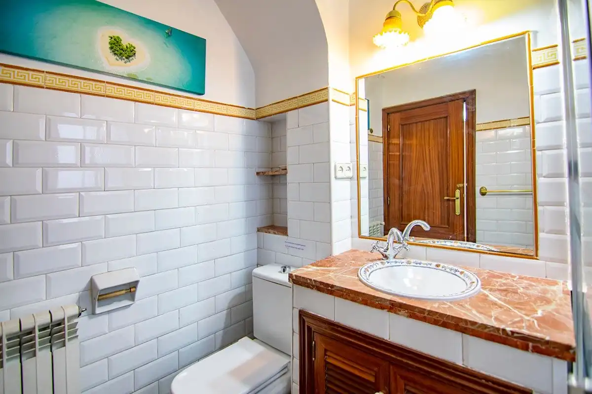 Bathroom of Flat for rent in Madrid  with Air Conditioner, Heating and Parquet flooring