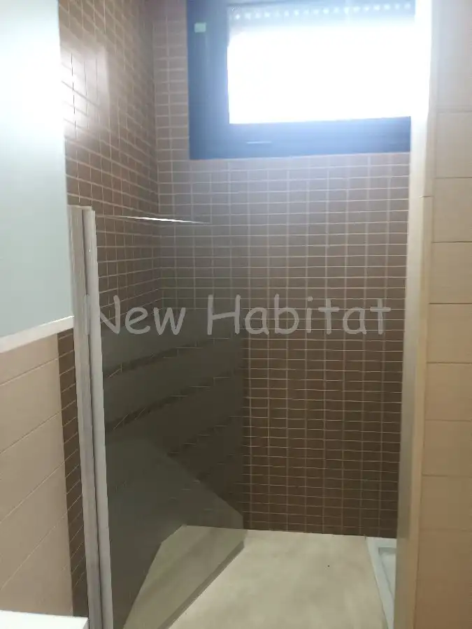 Baño de Casa adosada en venta en Castellón de la Plana / Castelló de la Plana con Aire acondicionado, Jardín privado y Terraza