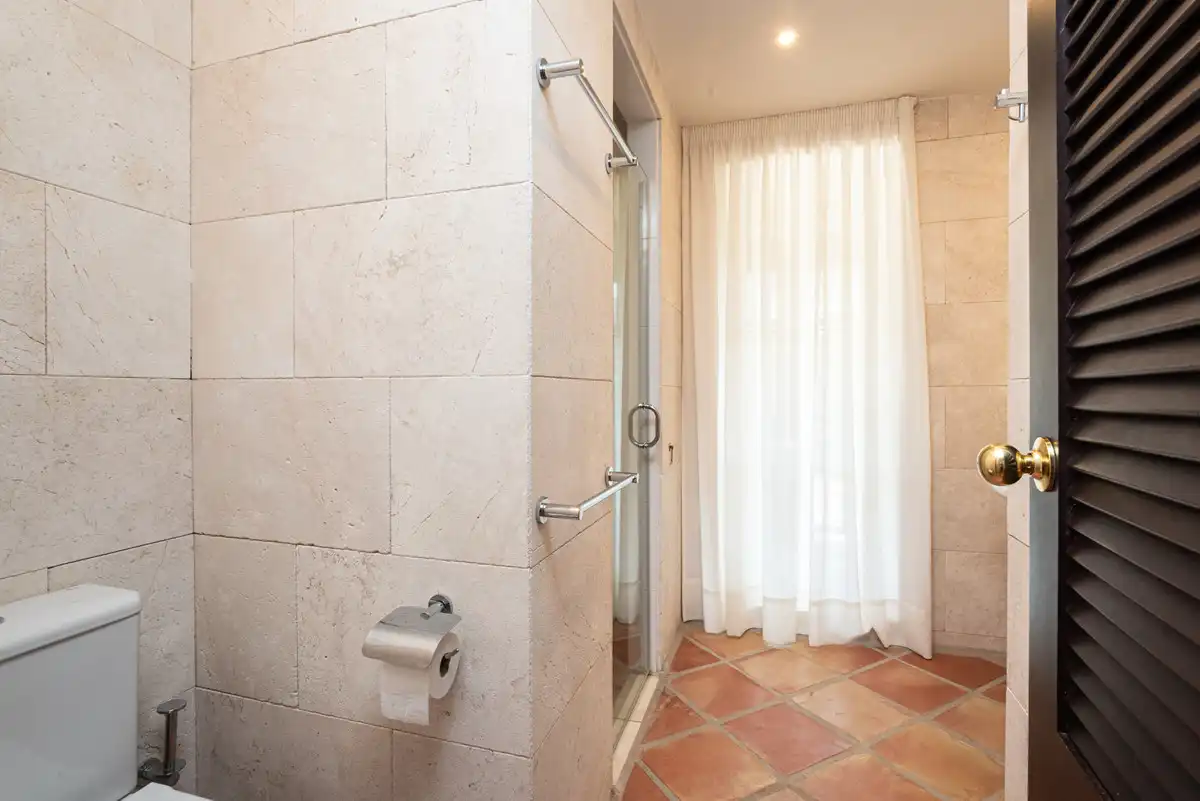 Baño de Edificio en venta en Fuengirola con Alarma