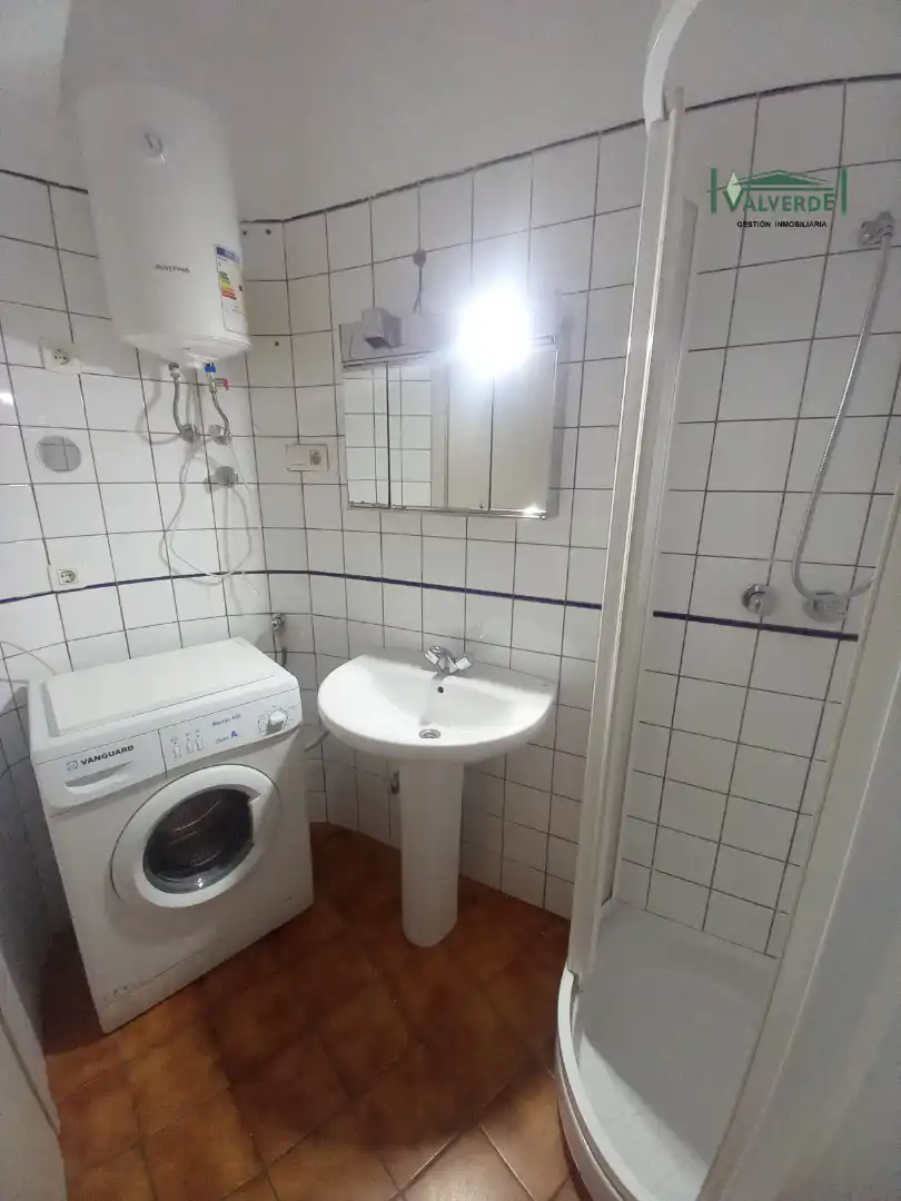 Bany de Estudi de lloguer en Granada amb Moblat, Rentadora i Microones