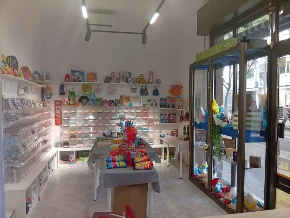 Locale commerciale in cessione a Carrer Baldomer Solà 138