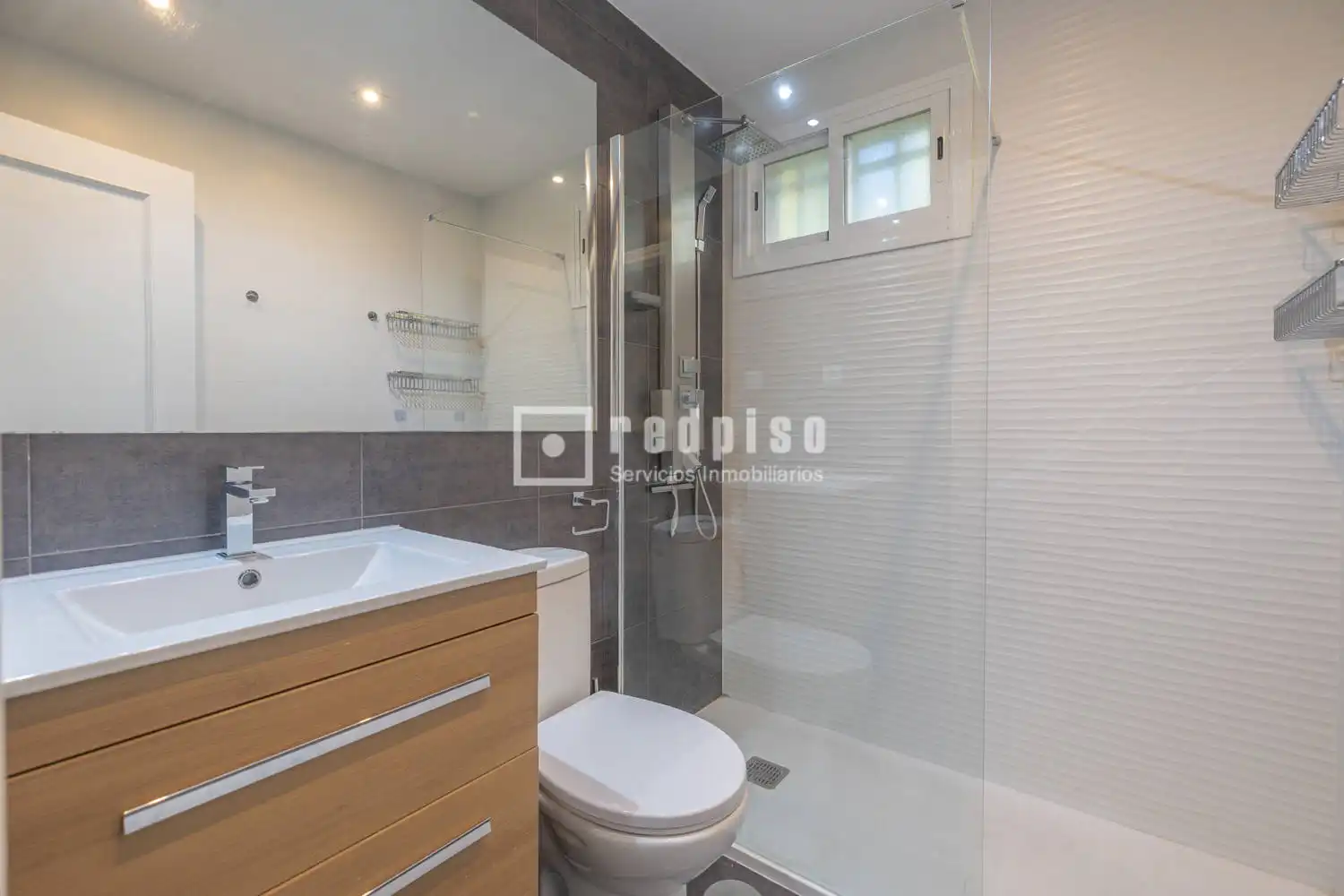 Badezimmer von Wohnung zum Verkauf in Madrid mit Heizung, Privatgarten und Abstellraum