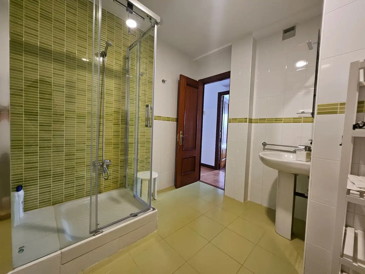 Baño de Piso en venta en Alfoz de Lloredo con Aire acondicionado