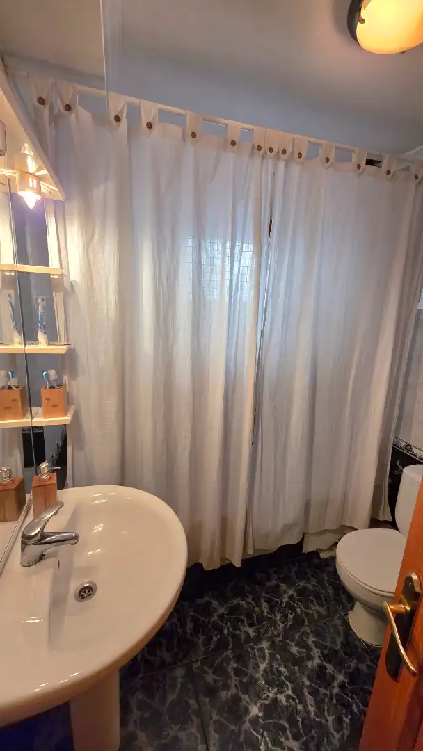 Badezimmer von Wohnung zum Verkauf in Elche / Elx mit Klimaanlage und Balkon