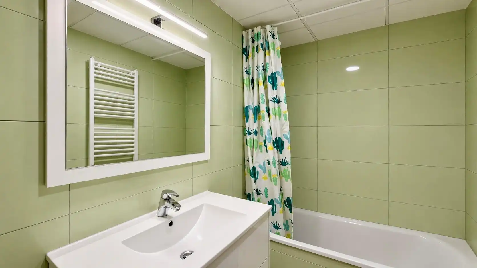 Baño de Planta baja en venta en Paterna con Aire acondicionado, Calefacción y Jardín privado