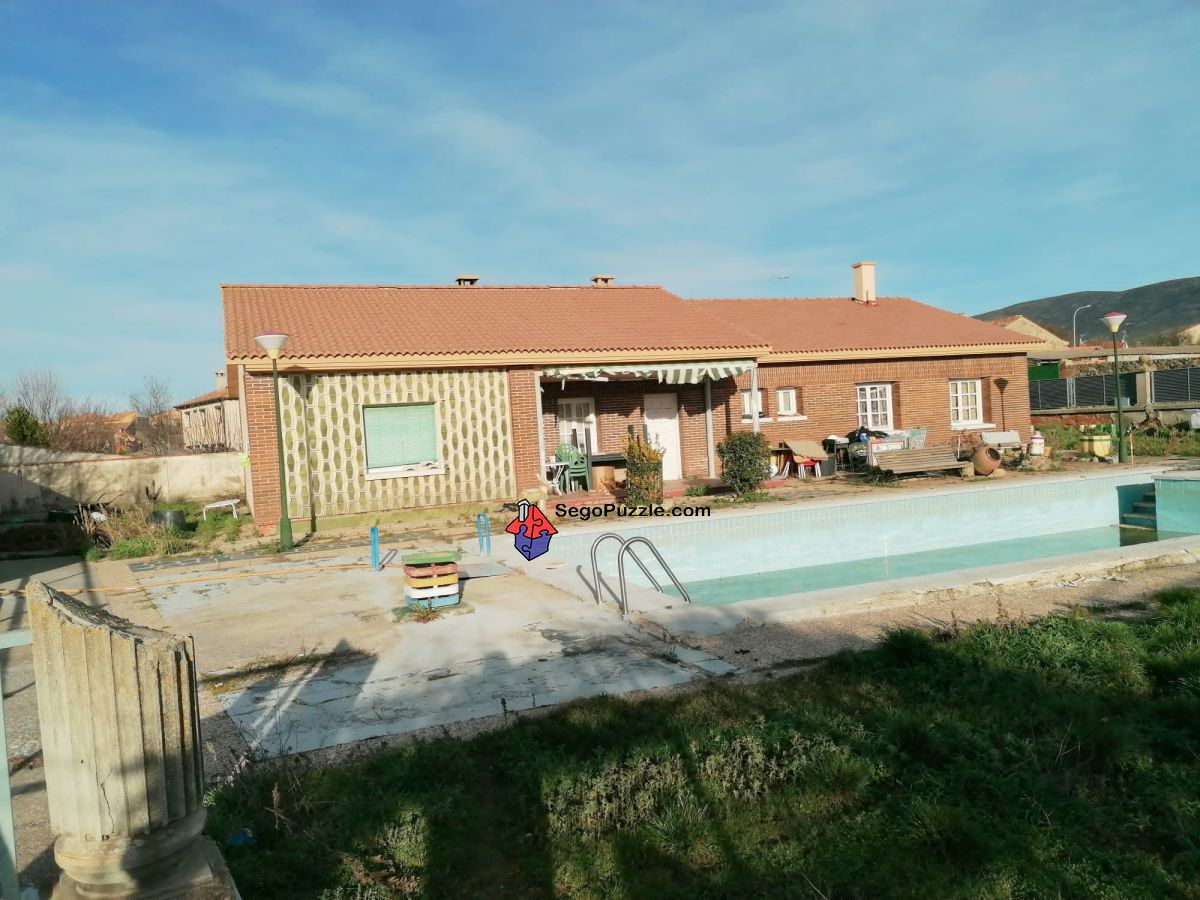 Piscina de Casa o xalet en venda en Trescasas amb Calefacció