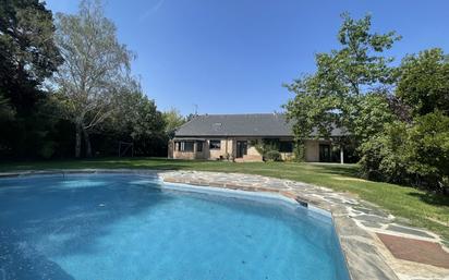 Piscina de Casa o xalet de lloguer en Boadilla del Monte amb Jardí privat i Traster