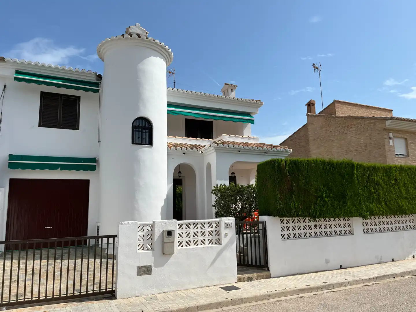 Vista exterior de Casa o xalet en venda en Sueca amb Jardí privat, Terrassa i Moblat