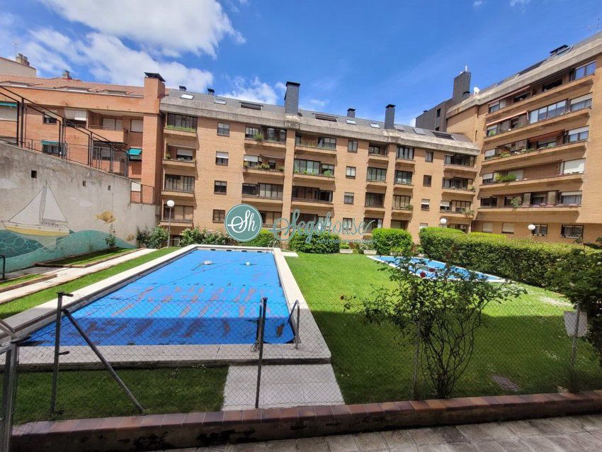 Piscina de Pis en venda en Segovia Capital amb Calefacció