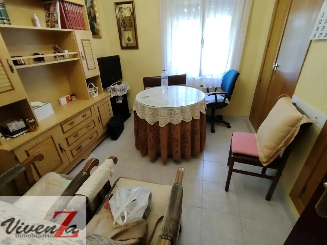 Sala d'estar de Pis en venda en Zamora Capital  amb Parquet i Balcó