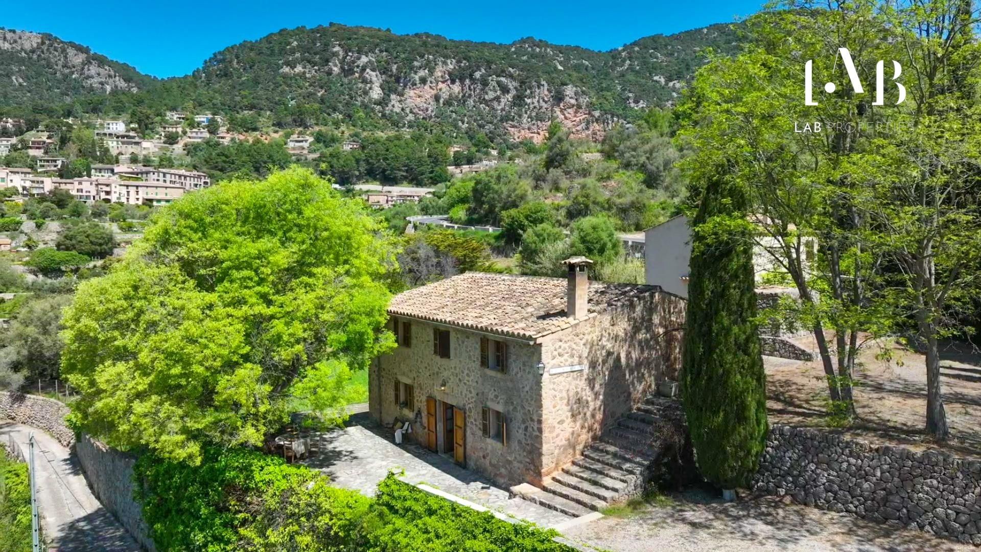 Vista exterior de Finca rústica en venda en Valldemossa amb Calefacció, Terrassa i Traster