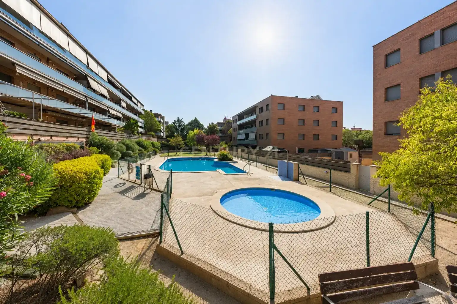 Piscina de Pis en venda en Parets del Vallès amb Aire condicionat, Traster i Piscina comunitària