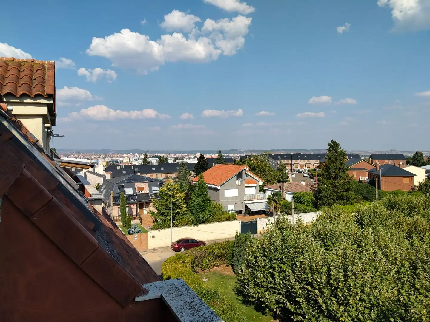 Außenansicht von Wohnung zur Miete in Valverde de la Virgen mit Heizung, Parkett und Abstellraum