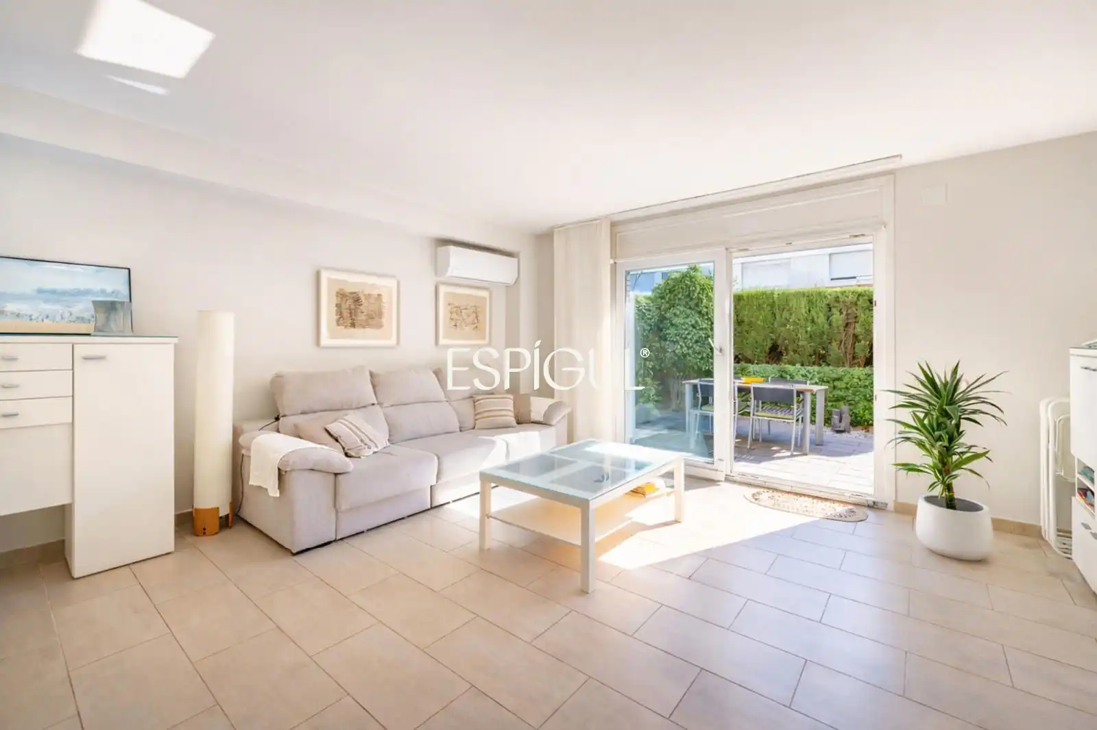 Sala d'estar de Casa adosada en venda en Premià de Mar amb Aire condicionat, Calefacció i Jardí privat