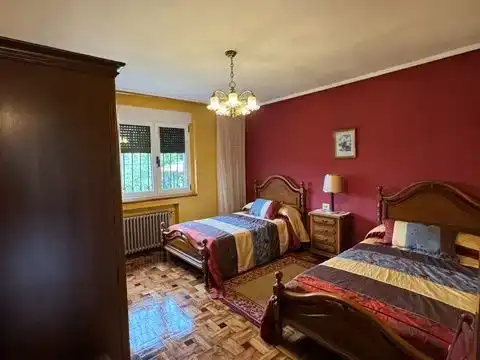 Dormitori de Casa o xalet en venda en Villaviciosa amb Balcó
