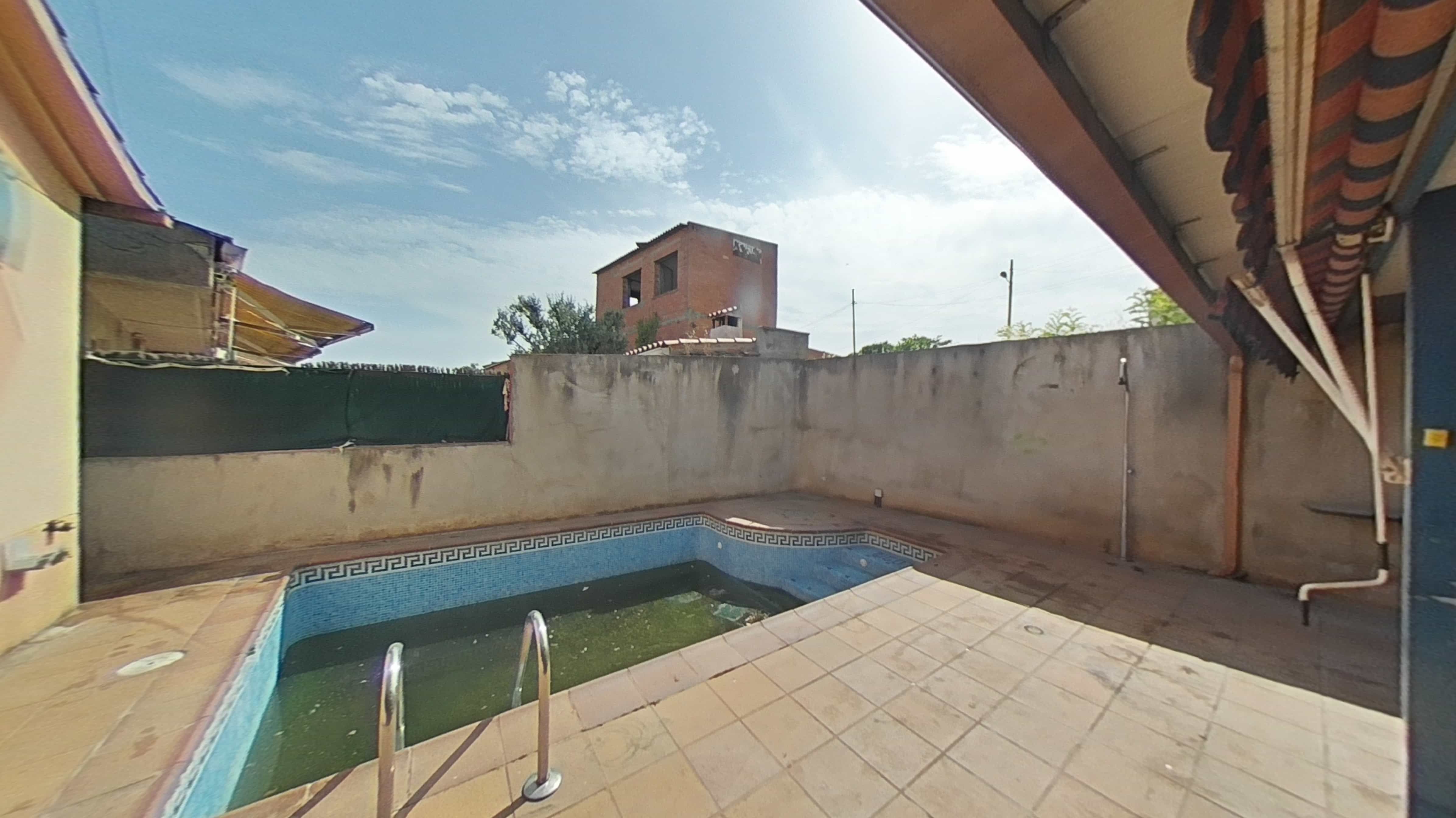 Piscina de Casa adosada en venta en Parets del Vallès con Jardín privado, Terraza y Trastero