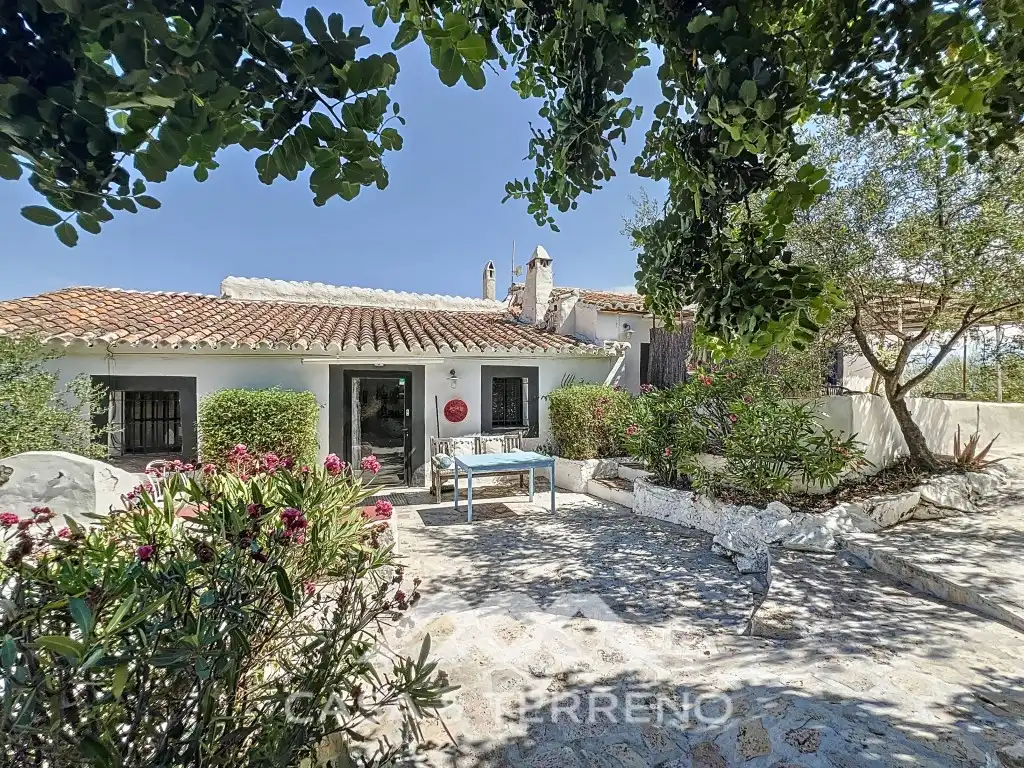 Garden of Commercial properties for sale in Arenas  with Air Conditioner