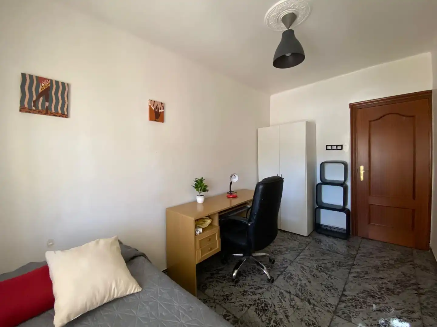 Dormitori de Pis de lloguer en Almería amb Aire condicionat, Calefacció i Moblat