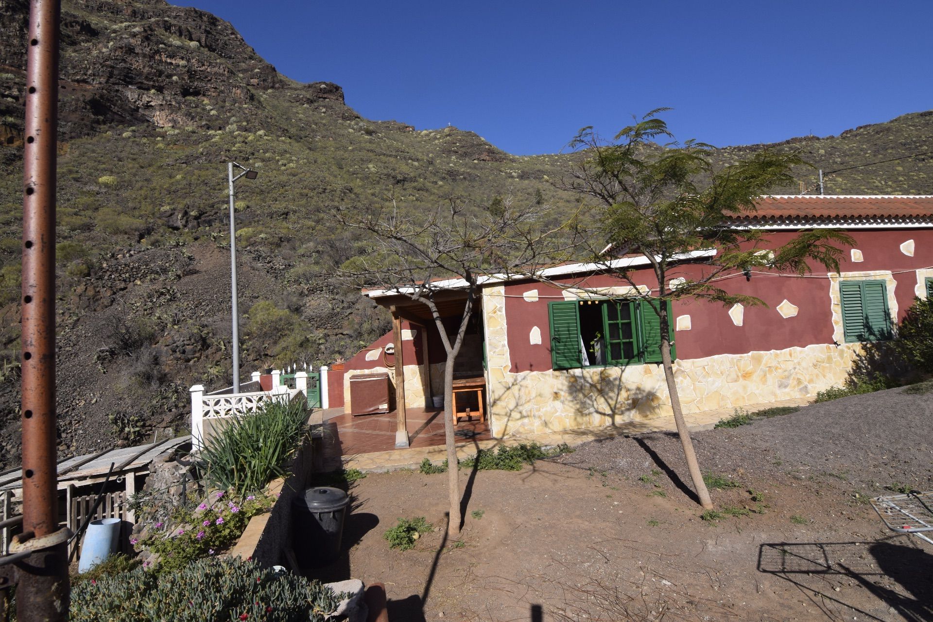 Vista exterior de Casa o xalet en venda en Santiago del Teide amb Jardí privat, Traster i Moblat