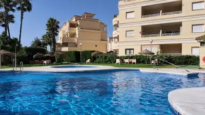 Apartamento con piscina en venta en Torrequebrada