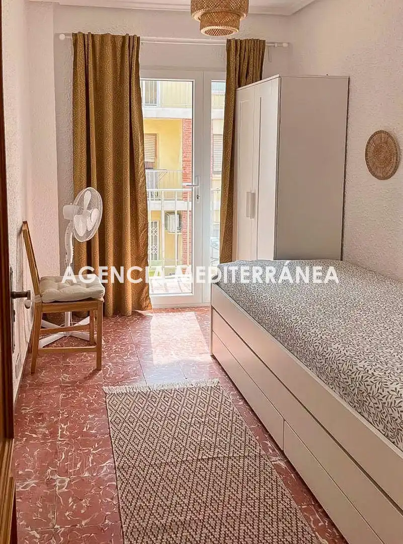 Habitación de Piso de alquiler en Valencia con Aire acondicionado, Calefacción y Amueblado