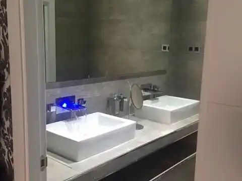 Bany de Dúplex de lloguer en Madrid amb Aire condicionat, Parquet i Moblat