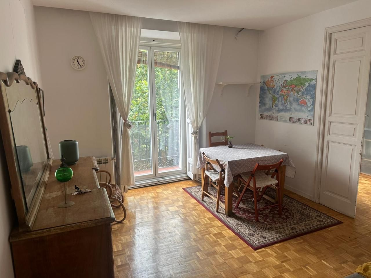 Habitación de Piso de alquiler en  Madrid Capital con Calefacción, Trastero y Amueblado