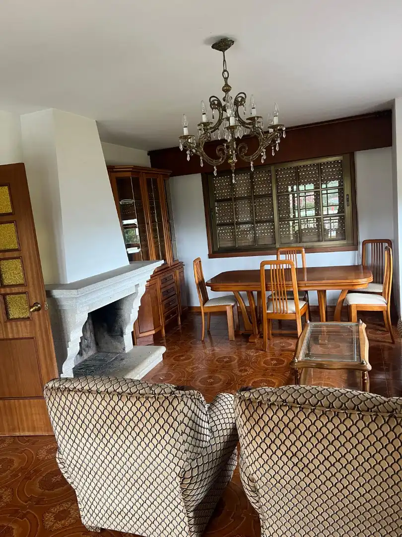Menjador de Casa o xalet en venda en Arteixo amb Jardí privat, Parquet i Terrassa