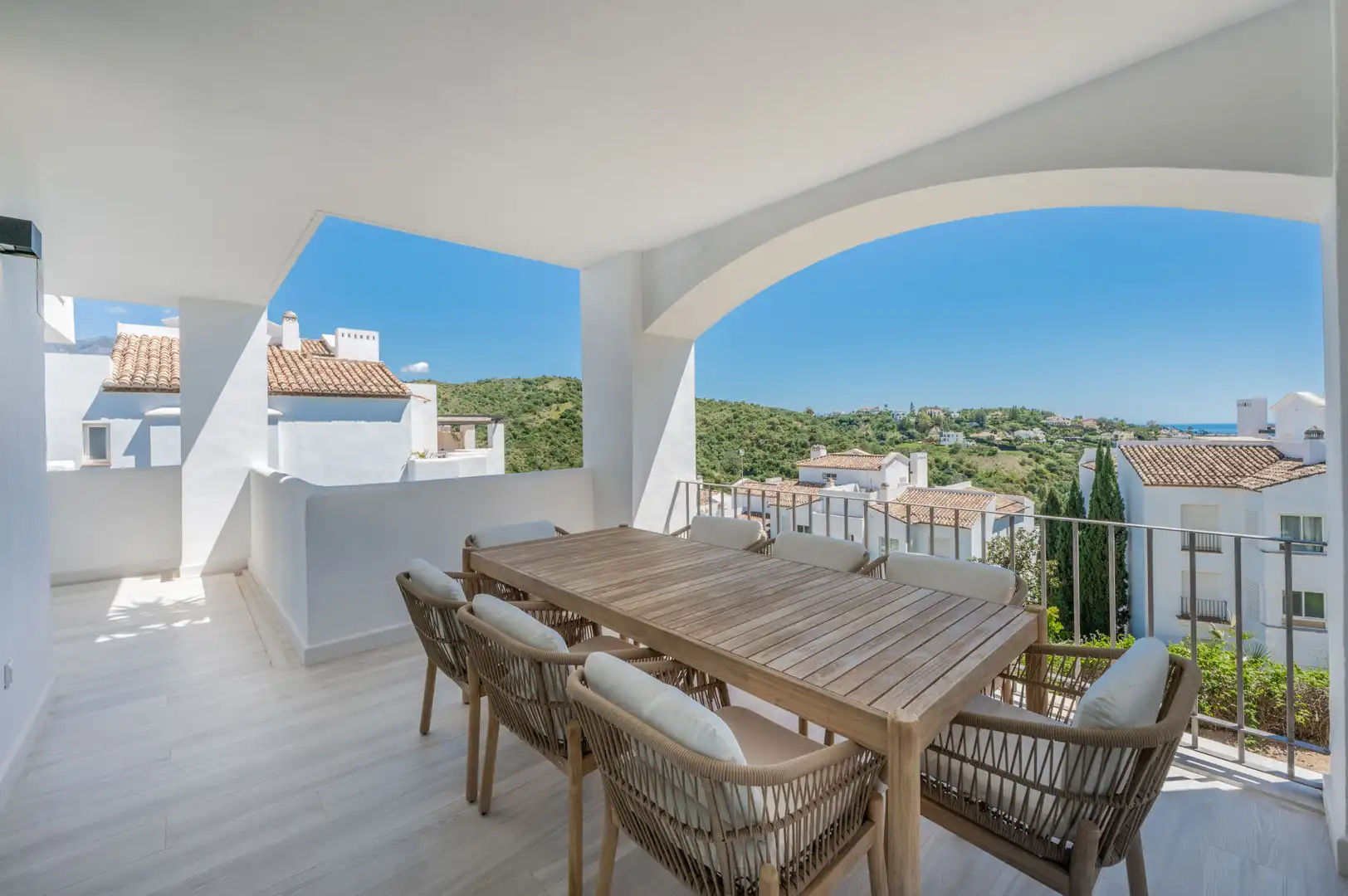 Apartamento con terraza en venta en HERROJO EL 7