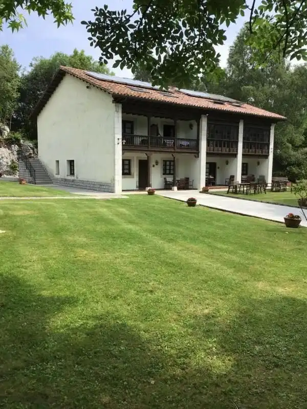 Vista exterior de Casa o xalet en venda en Llanes amb Calefacció, Jardí privat i Piscina