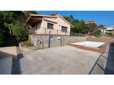 Casa con piscina in vendita a Calle Lleida