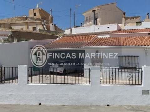Exterior view of Single-family semi-detached for sale in Castilléjar  with Terrace, Storage room and Furnished