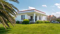 Vista exterior de Casa o xalet en venda en Villaviciosa amb Jardí privat