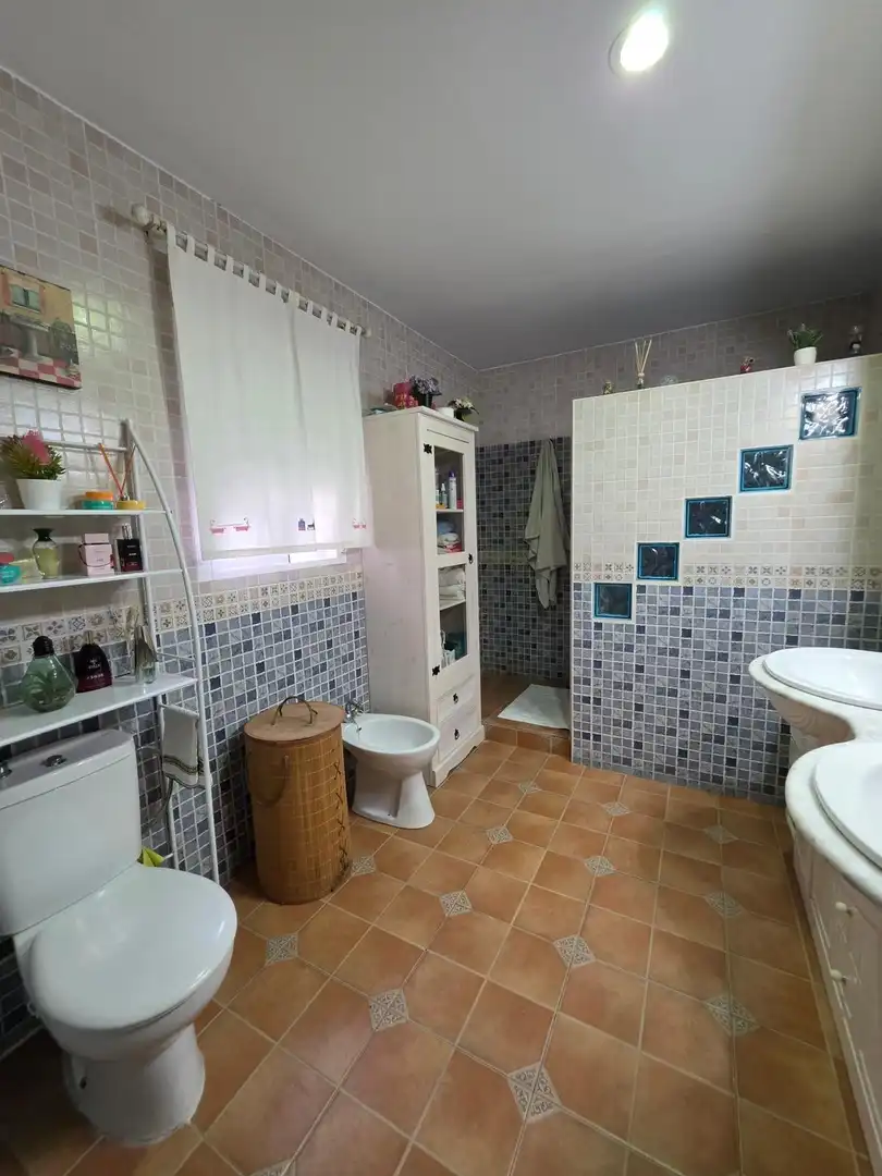 Baño de Casa adosada en venta en La Victoria con Aire acondicionado, Calefacción y Jardín privado