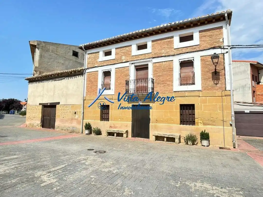 Casa con jardín en venta en Calle las Eras