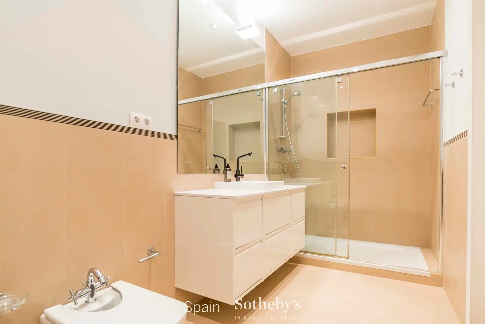 Baño de Apartamento en venta en Madrid con Aire acondicionado, Calefacción y Trastero