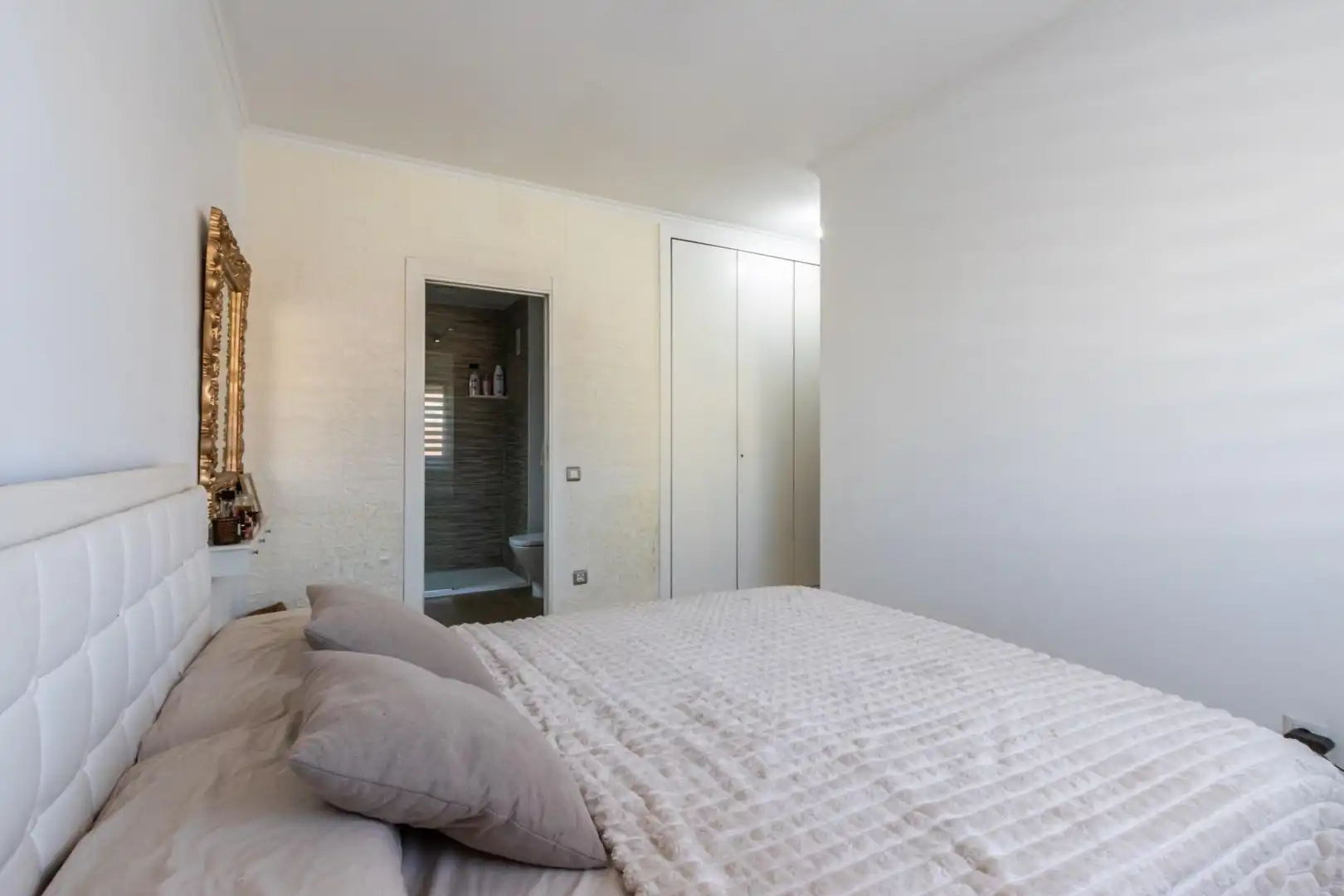 Habitación de Piso en venta en Sabadell con Aire acondicionado, Calefacción y Trastero