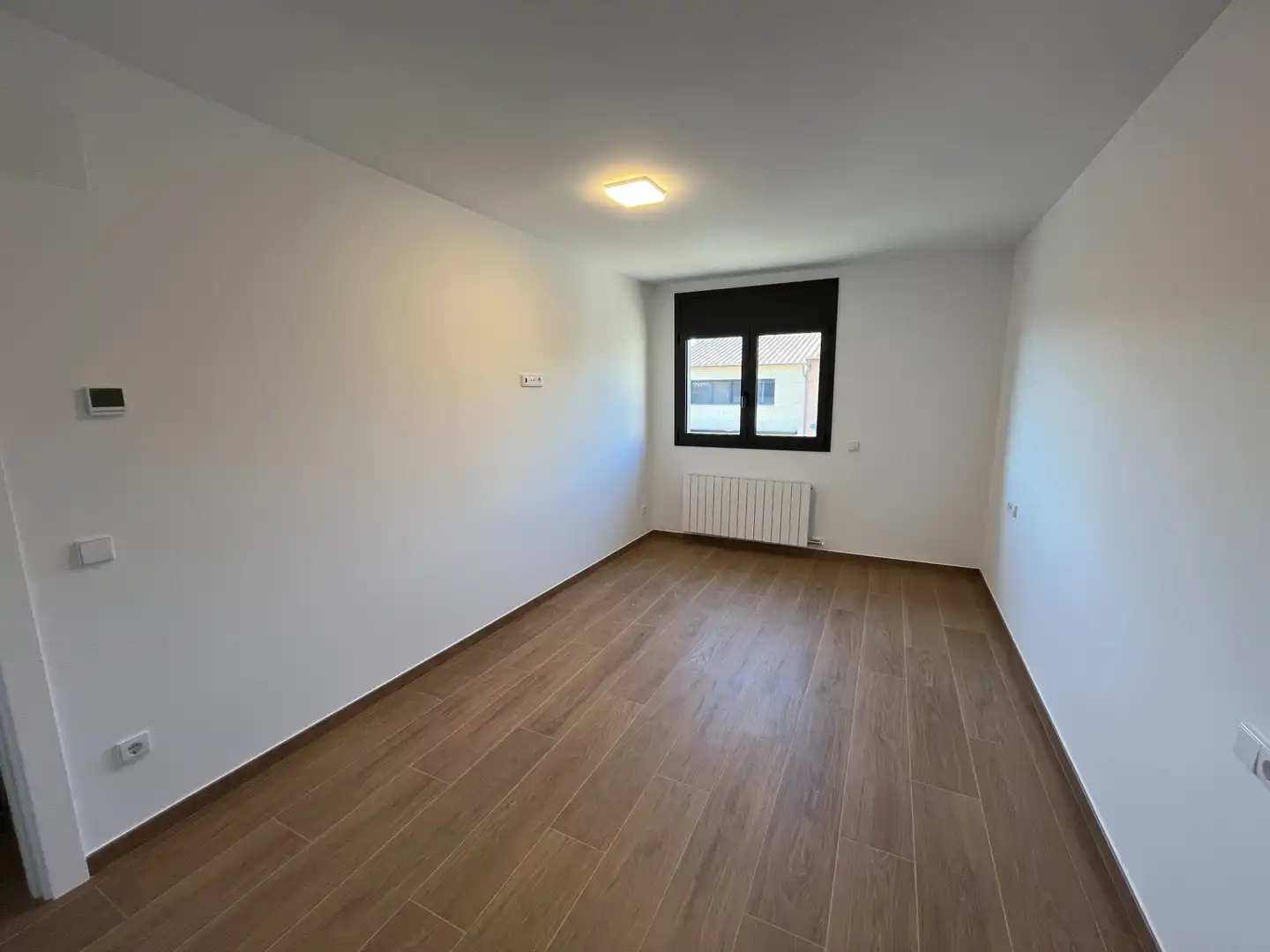 Habitación de Casa adosada de alquiler en Cassà de la Selva con Aire acondicionado, Calefacción y Jardín privado