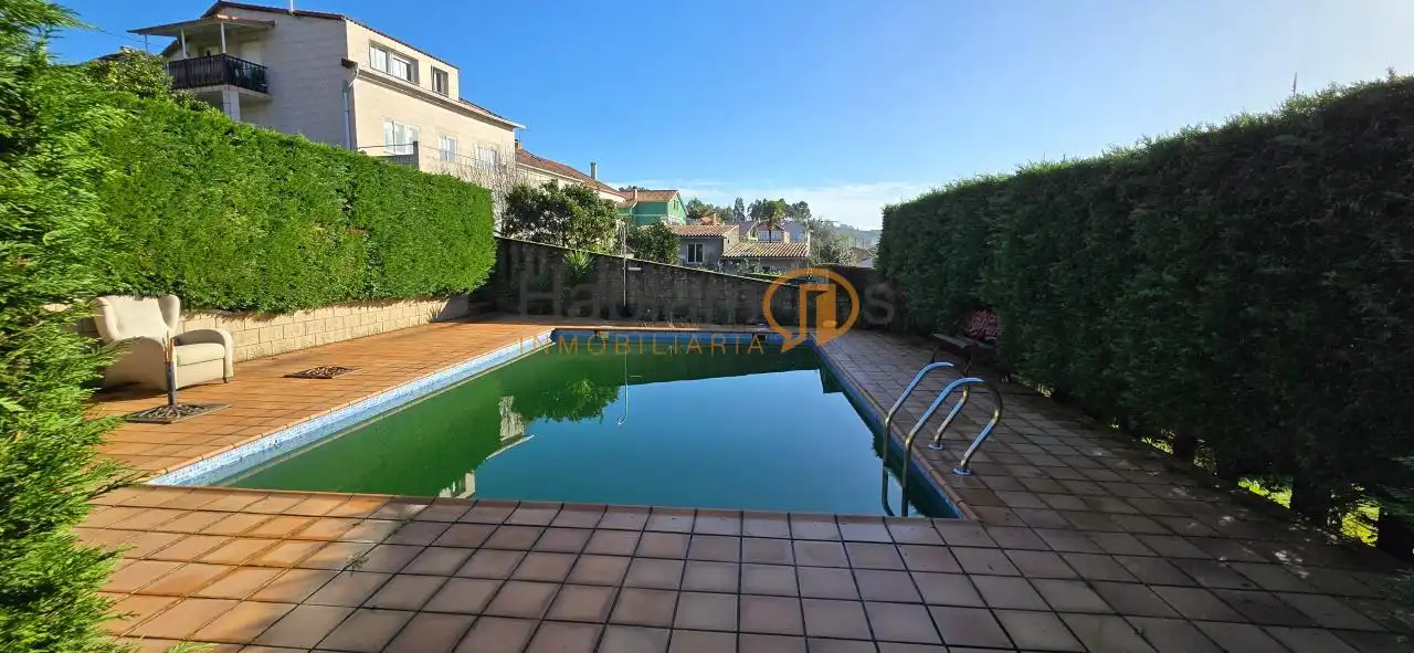 Piscina de Casa o xalet en venda en Vilagarcía de Arousa amb Calefacció, Jardí privat i Terrassa