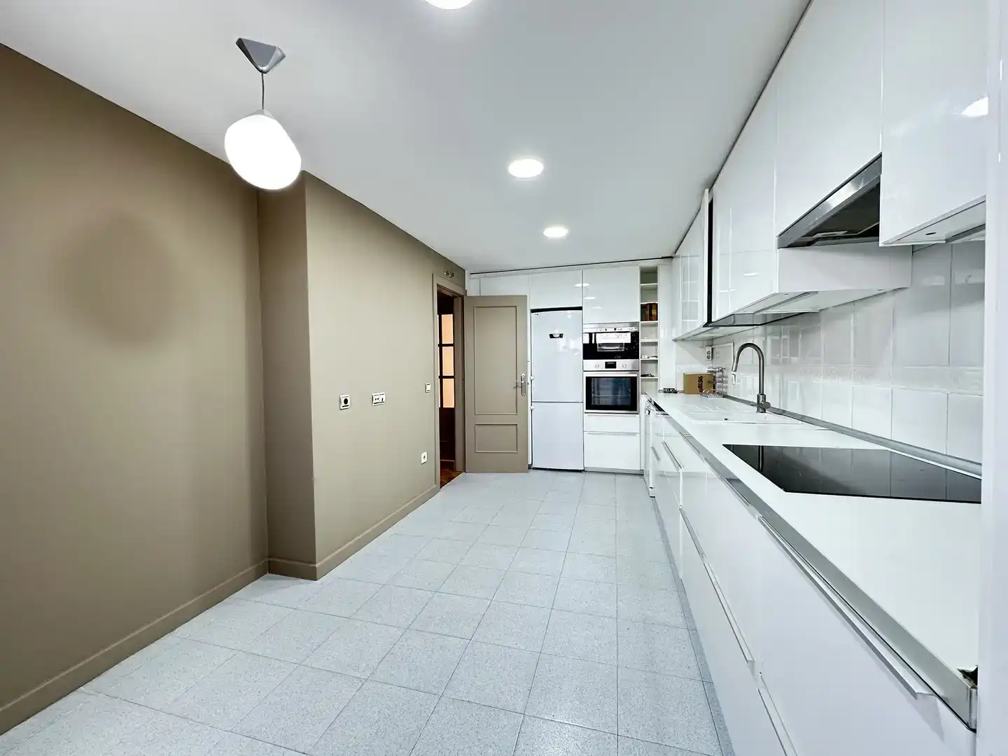 Cocina de Casa o chalet en venta en Madrid con Aire acondicionado, Jardín privado y Parquet