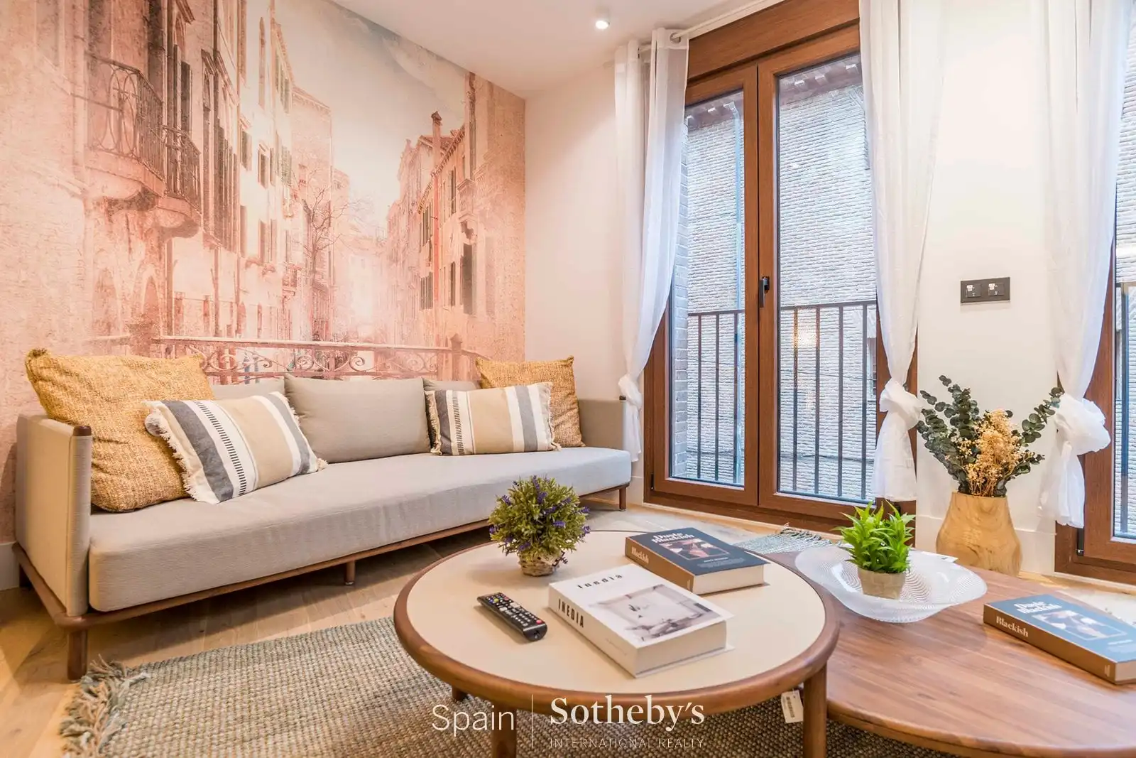 Living room of Apartments for sale in Madrid  with Air Conditioner