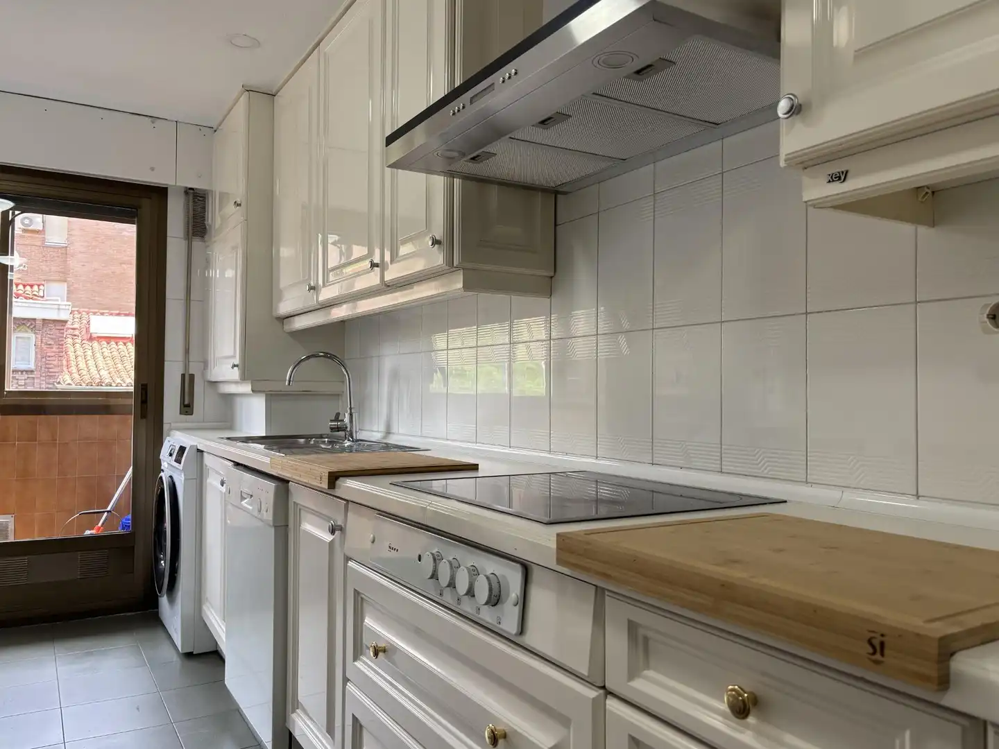 Kitchen of Flat for rent in Madrid  with Air Conditioner, Heating and Parquet flooring