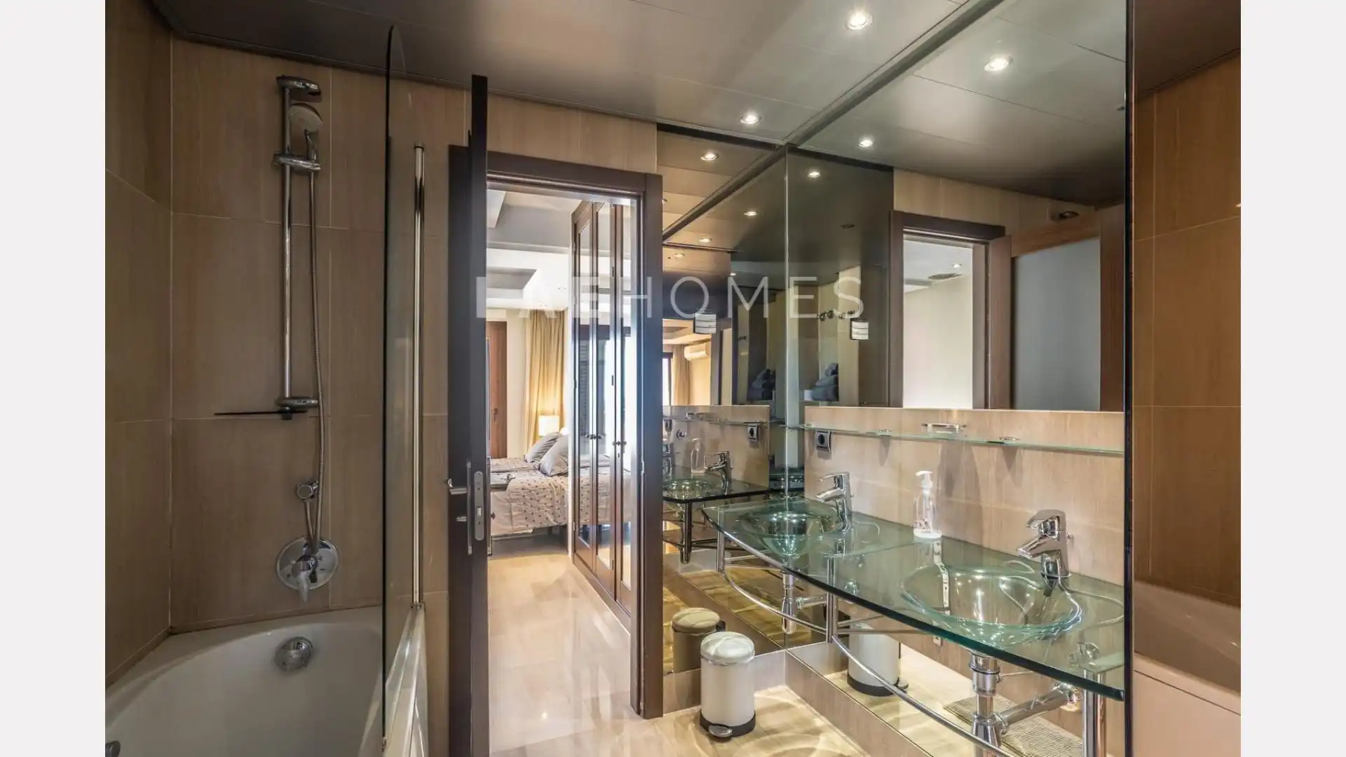 Badezimmer von Dachboden zum Verkauf in Estepona mit Privatgarten, Terrasse und Abstellraum