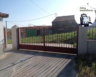 Exterior view of House or chalet for sale in Horcajo Medianero  with Private garden, Terrace and Furnished