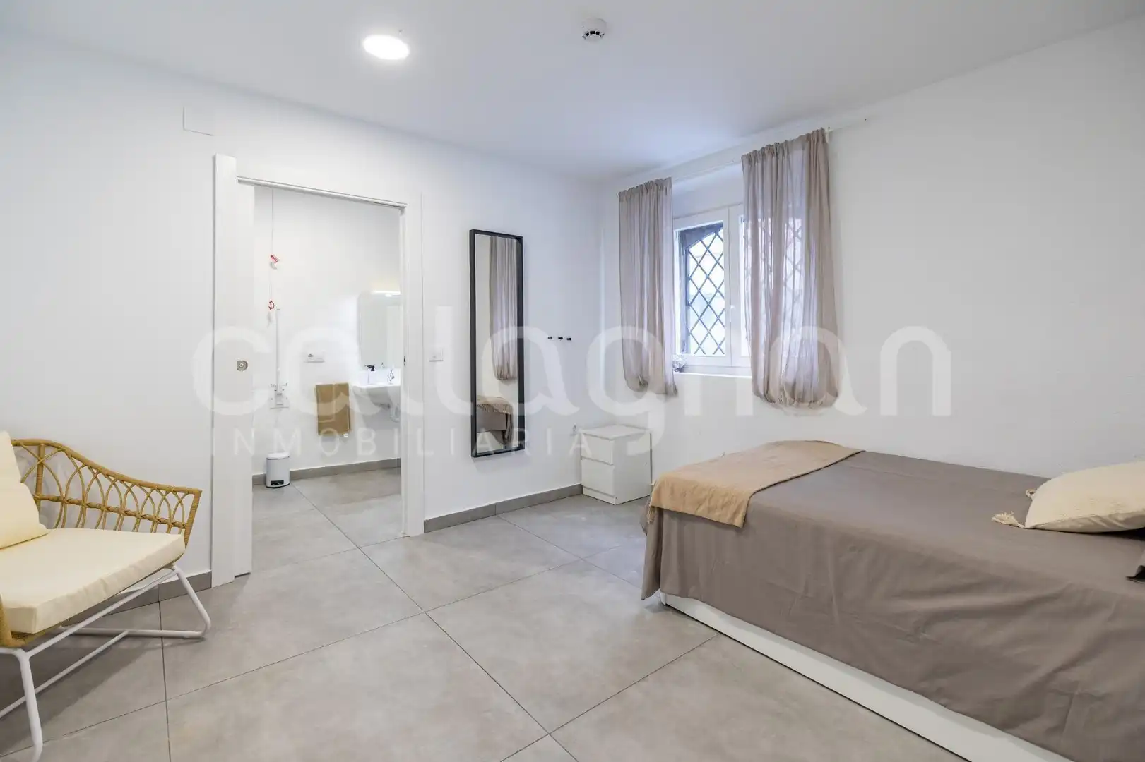 Bedroom of Buildings for sale in Valencia