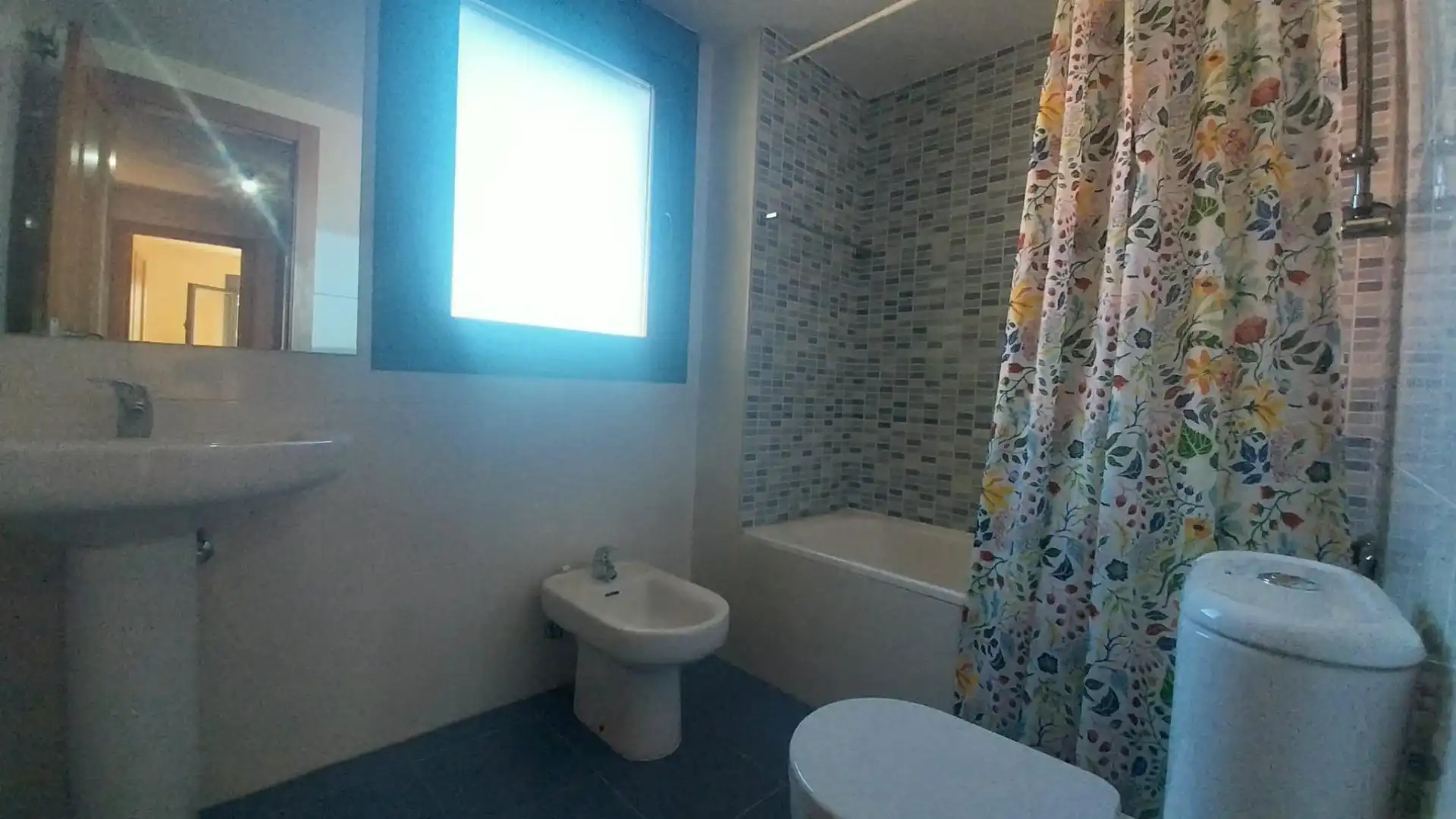 Baño de Casa adosada en venta en Tudela de Duero con Calefacción y Jardín privado